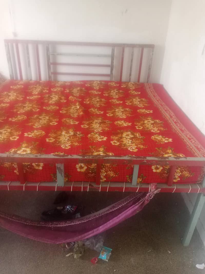 iron bed 0