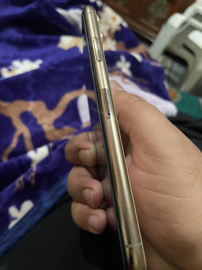 Apple iPhone 11 Pro Max 2
