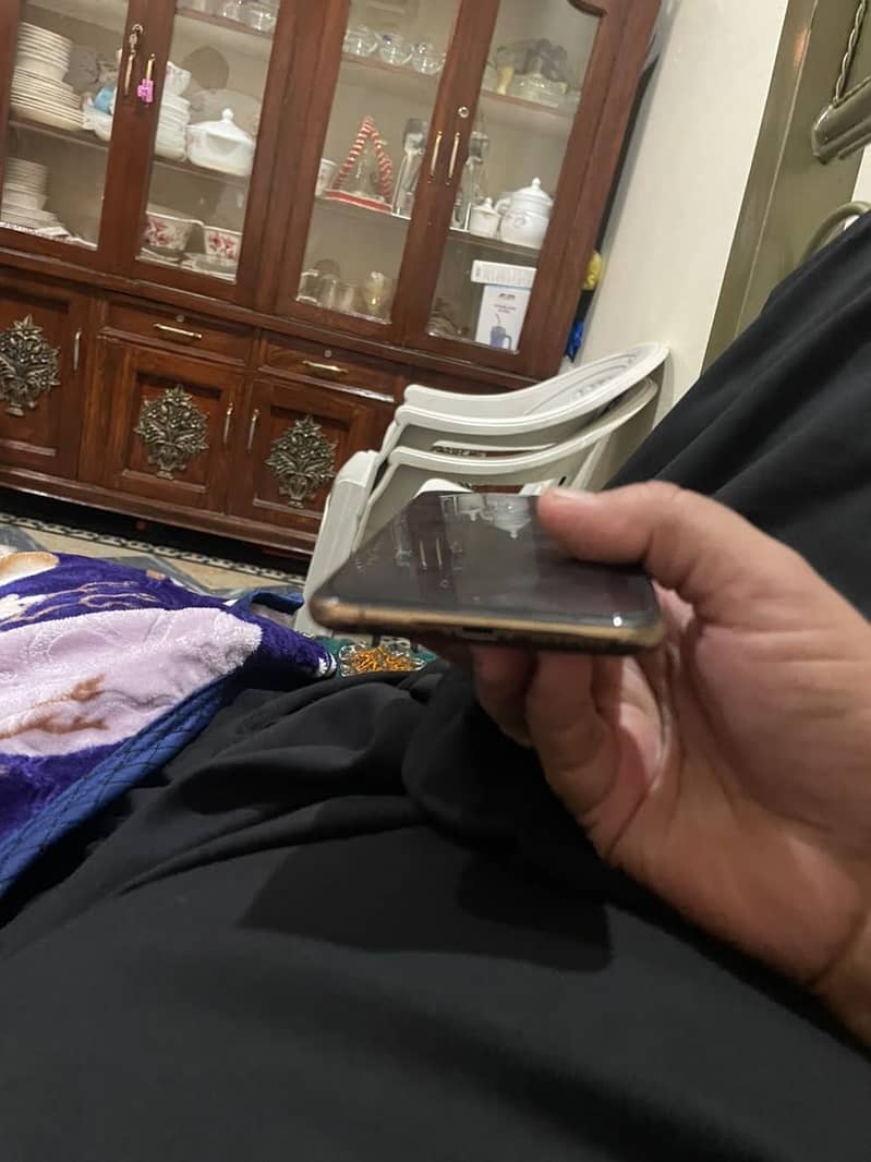 Apple iPhone 11 Pro Max 6