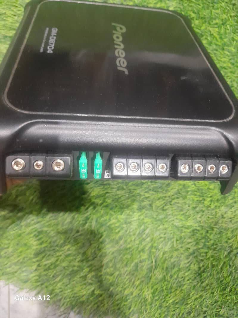 GM۔D8704 bridgeable۔4ch۔Amplifier 2