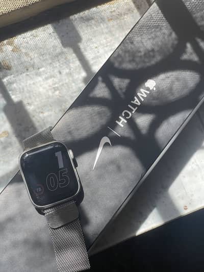 Apple watch series 5 gps+ cellular with complete box