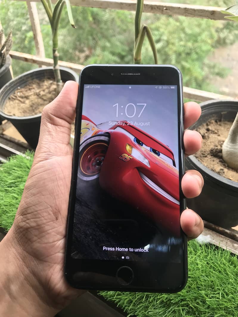 Apple iPhone 7 Plus 0