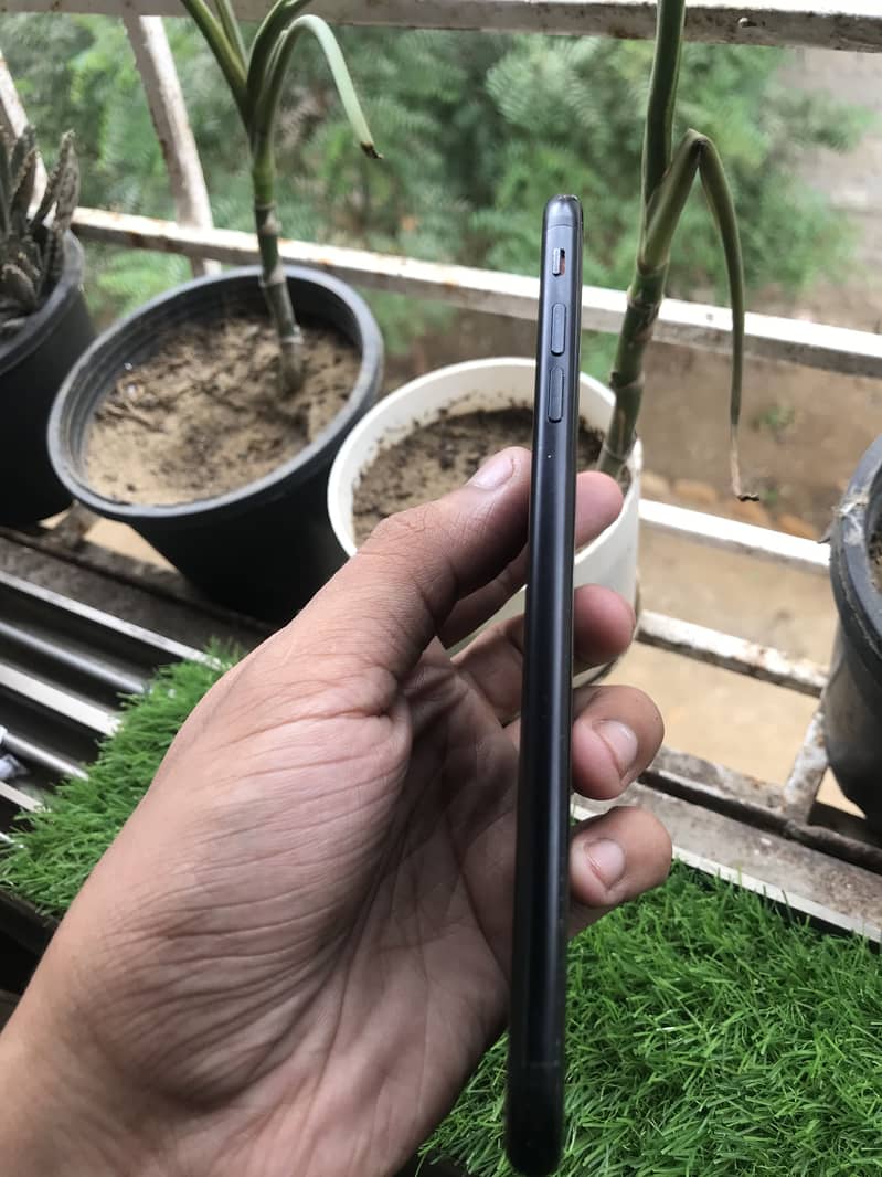 Apple iPhone 7 Plus 6