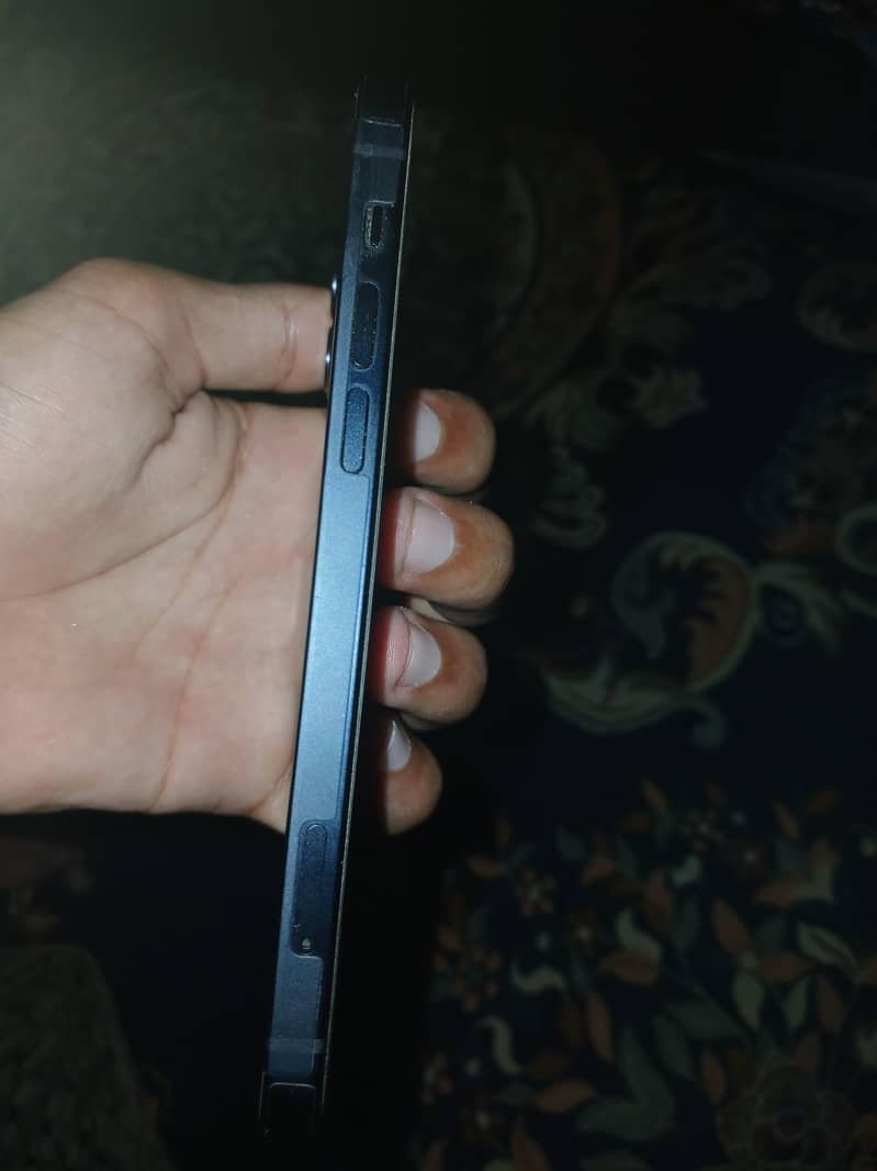 Apple iPhone 12 3