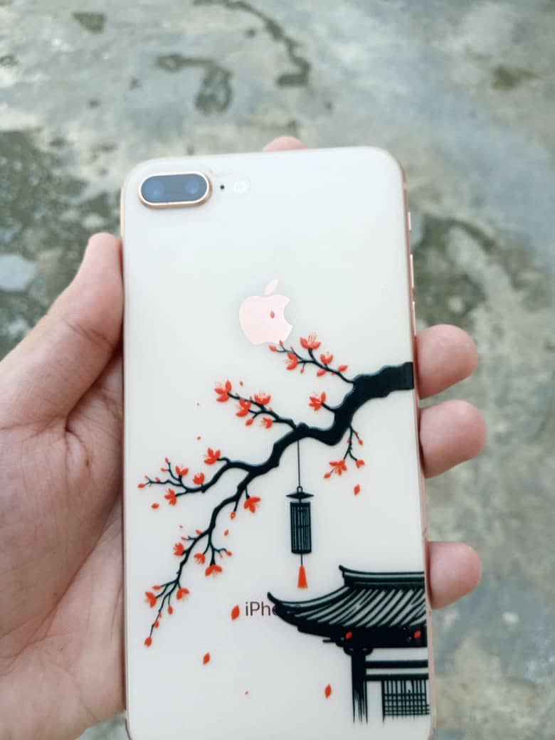 Apple iPhone 8 Plus 0