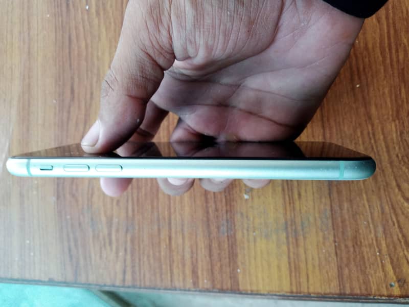 Apple iPhone 11 3