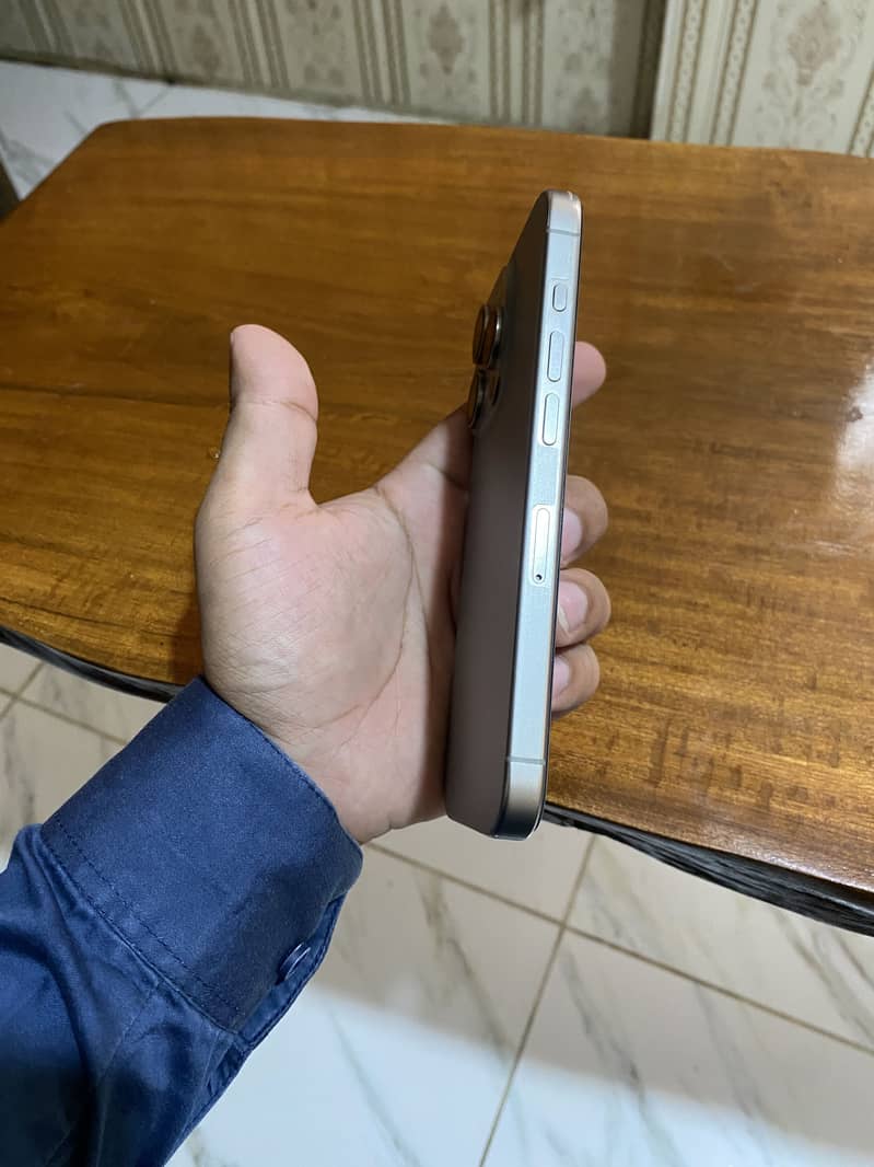 Apple iPhone 15 Pro 2