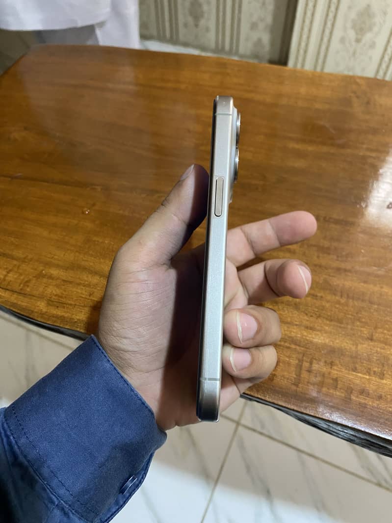Apple iPhone 15 Pro 6