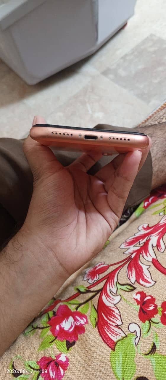 iphone xr 1