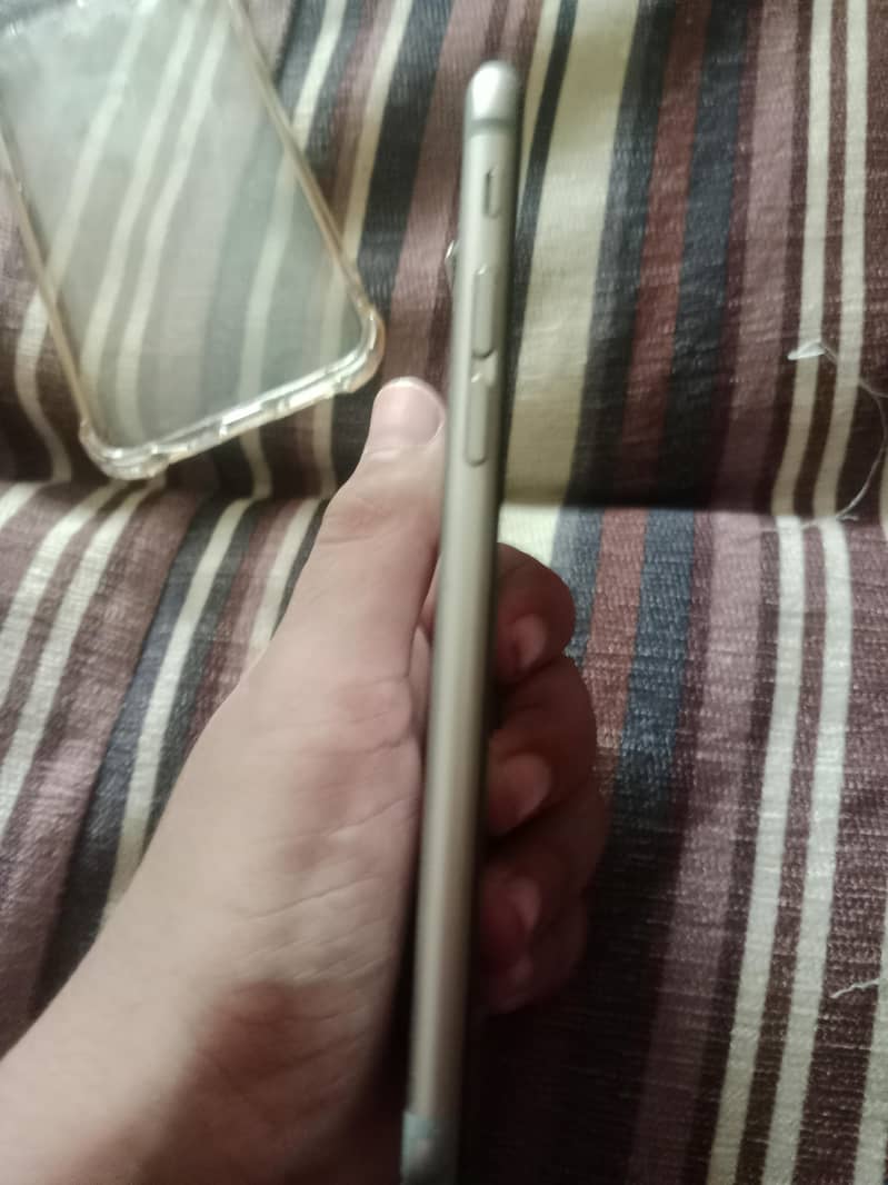 Apple iPhone 6S 4