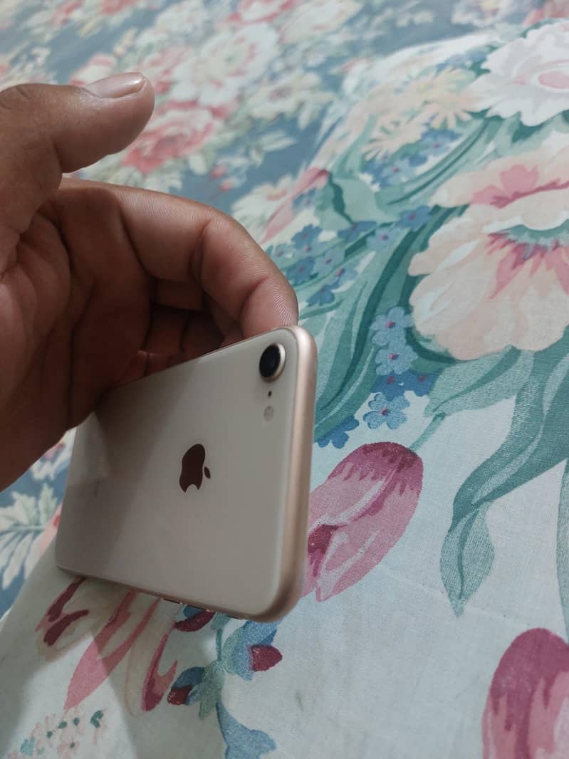 Apple iPhone 8 3