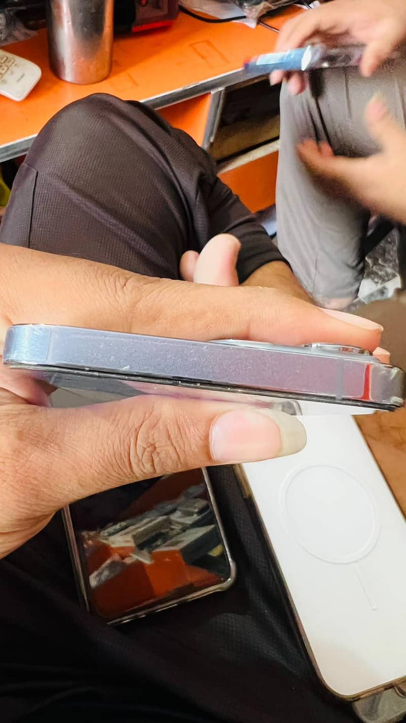 Apple iPhone 13 Pro Max 1