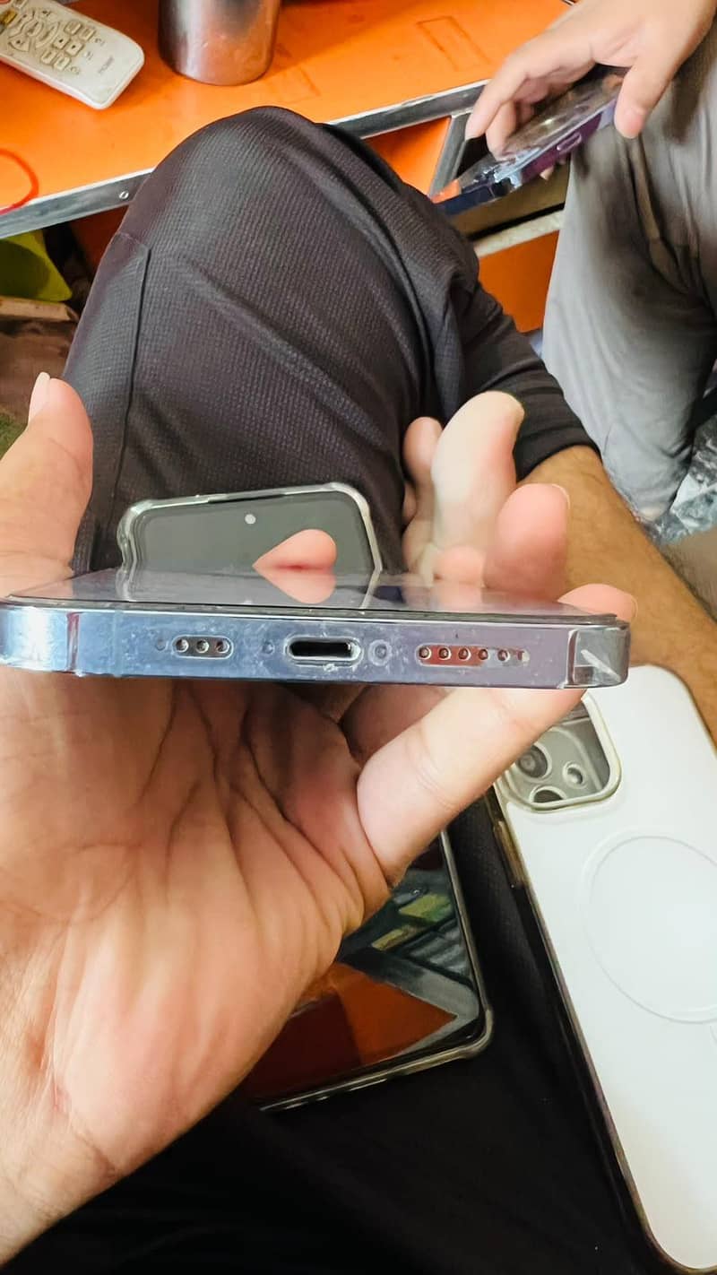 Apple iPhone 13 Pro Max 4