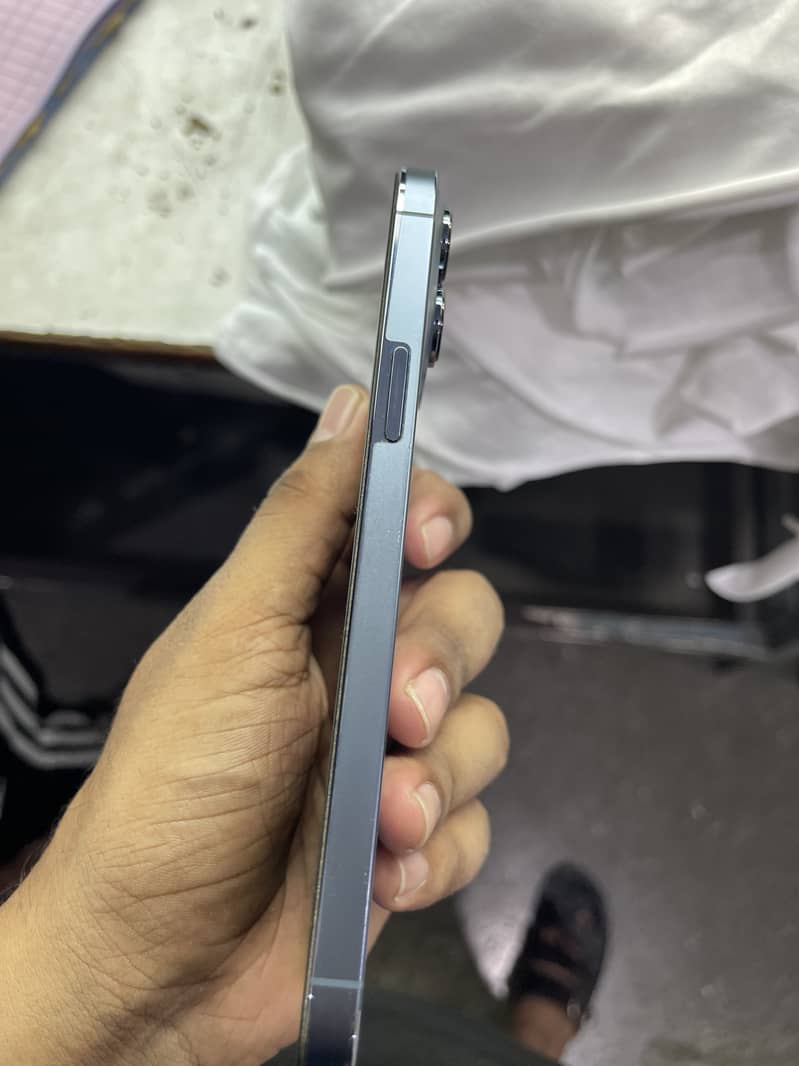 Apple iPhone 13 Pro Max 2