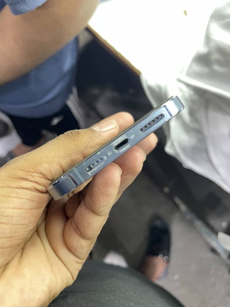 Apple iPhone 13 Pro Max 4