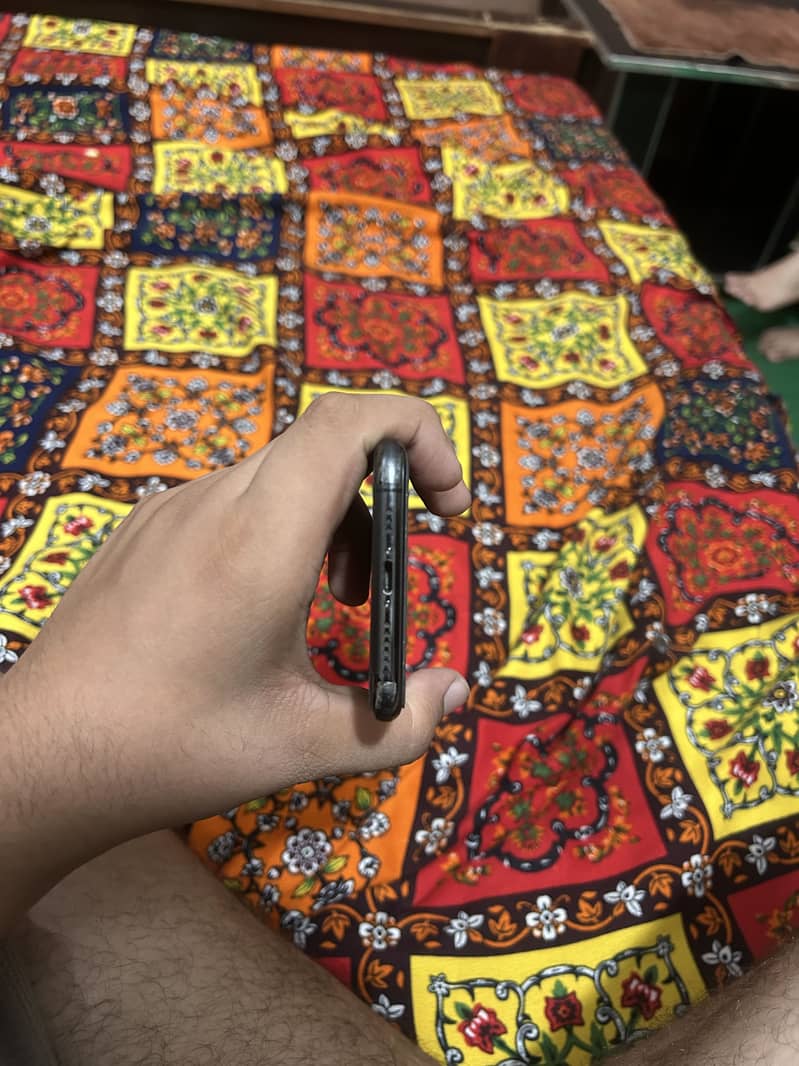 Apple iPhone 11 Pro 2