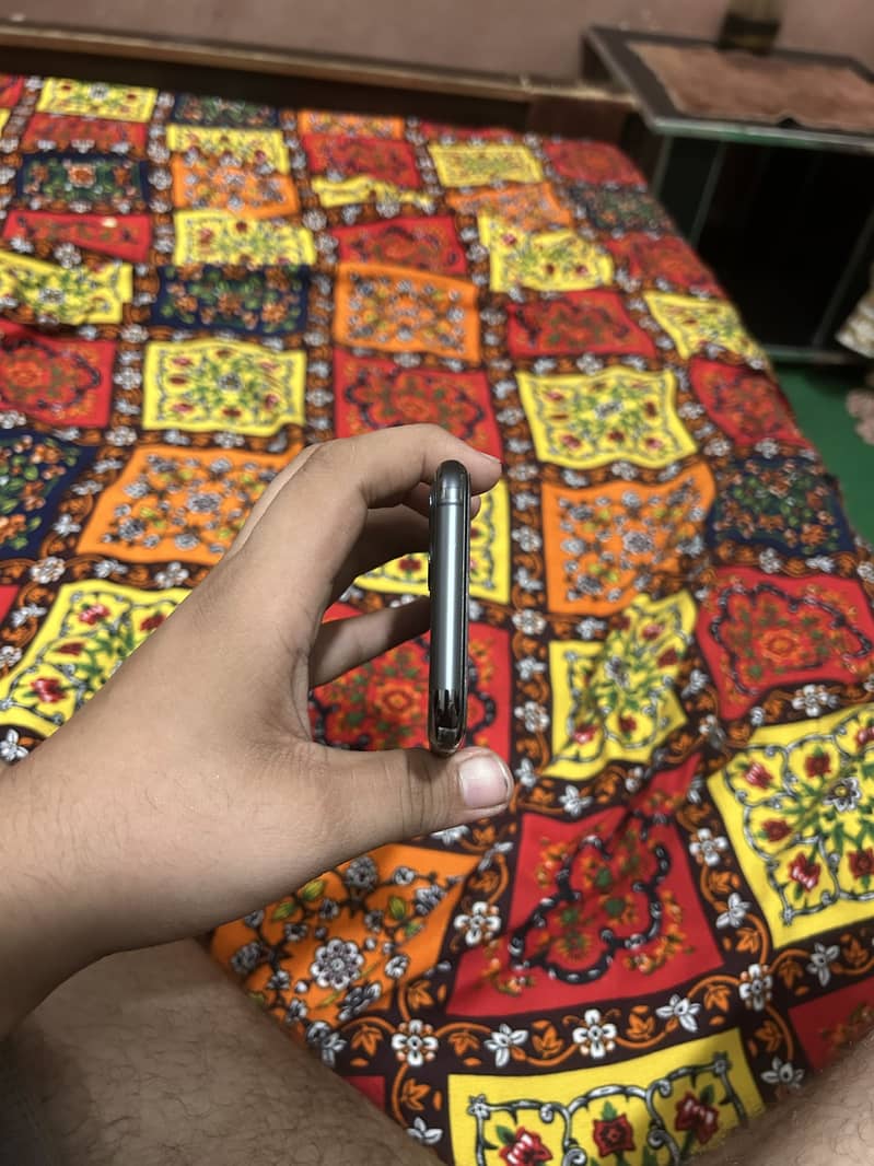 Apple iPhone 11 Pro 3
