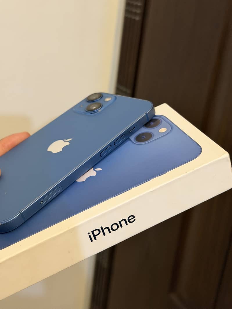 iPhone 13 0