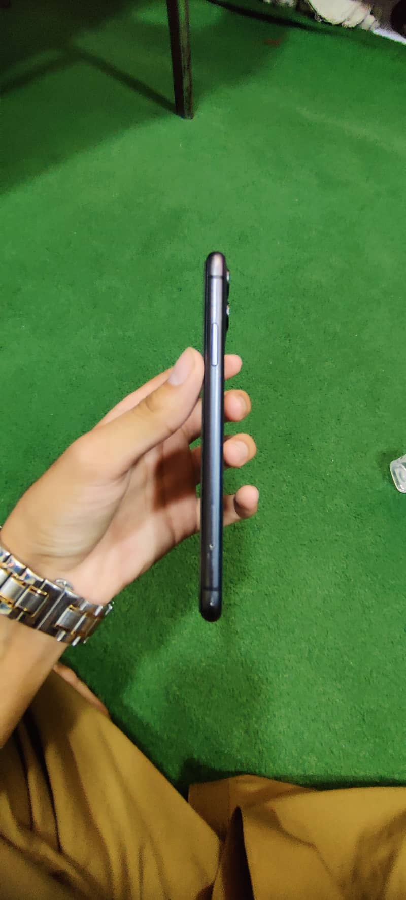 Apple iPhone 11 3