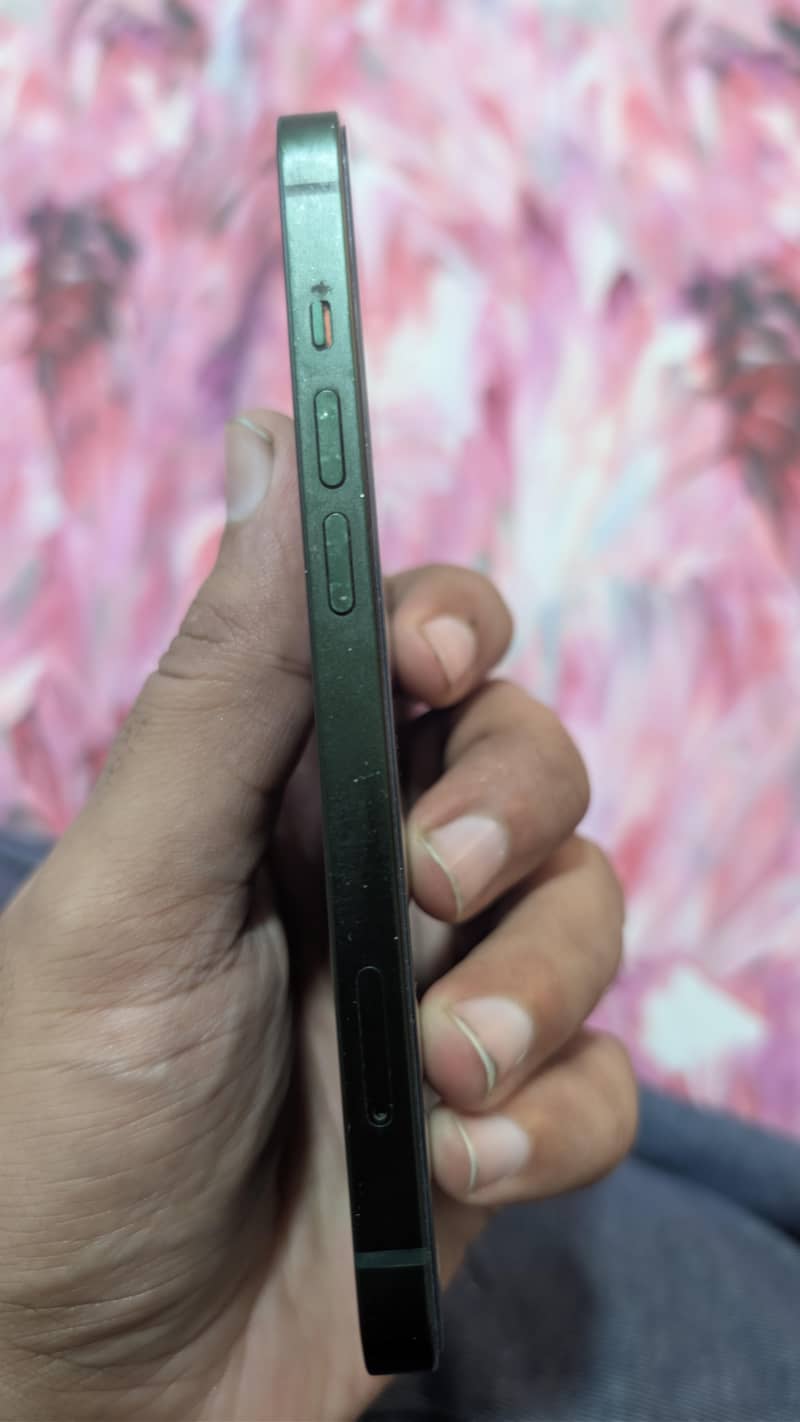 Apple iPhone 13 2