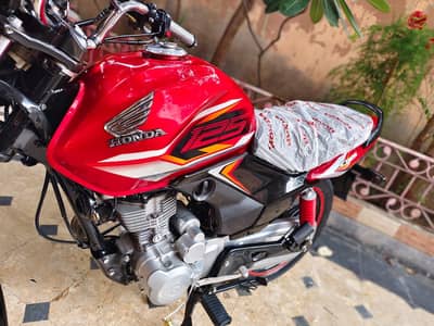 Honda CB 125f 2025