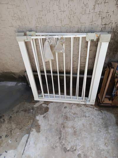 Safety 1st Pressure Mounted Baby Gate