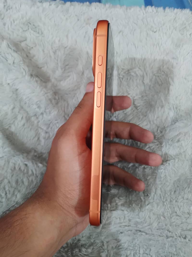 Apple iPhone 17 Pro Max 4