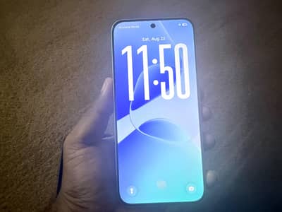 Infinix Hot 60 Pro single hand use