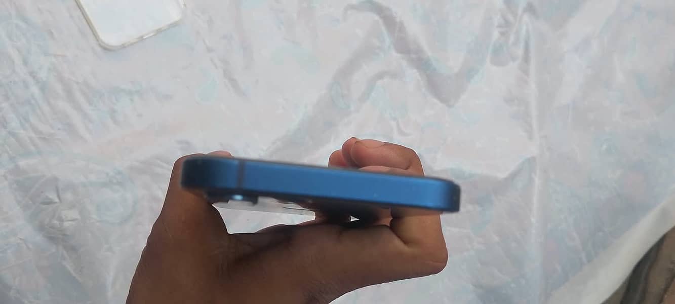 Apple iPhone 12 1