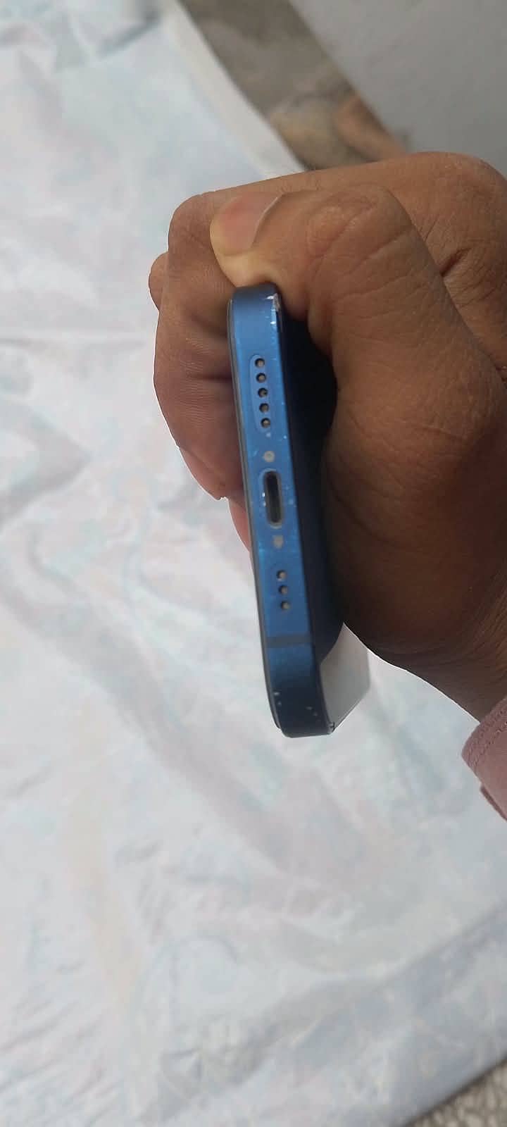 Apple iPhone 12 4
