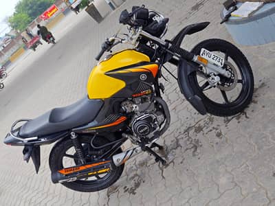 Yamaha YBR 125G (2025 Model) – 25,000 KM – Fully Laminated – Lush Con
