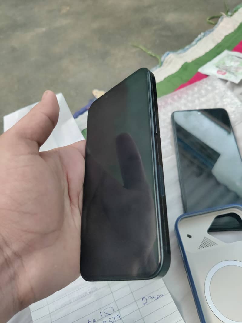 Apple iPhone 13 2