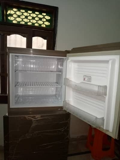 pel refrigerator 10by10 condition