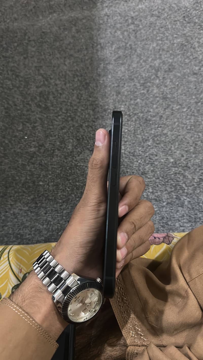 Apple iPhone 15 3