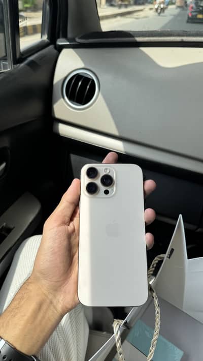 Apple iPhone 16 Pro Max