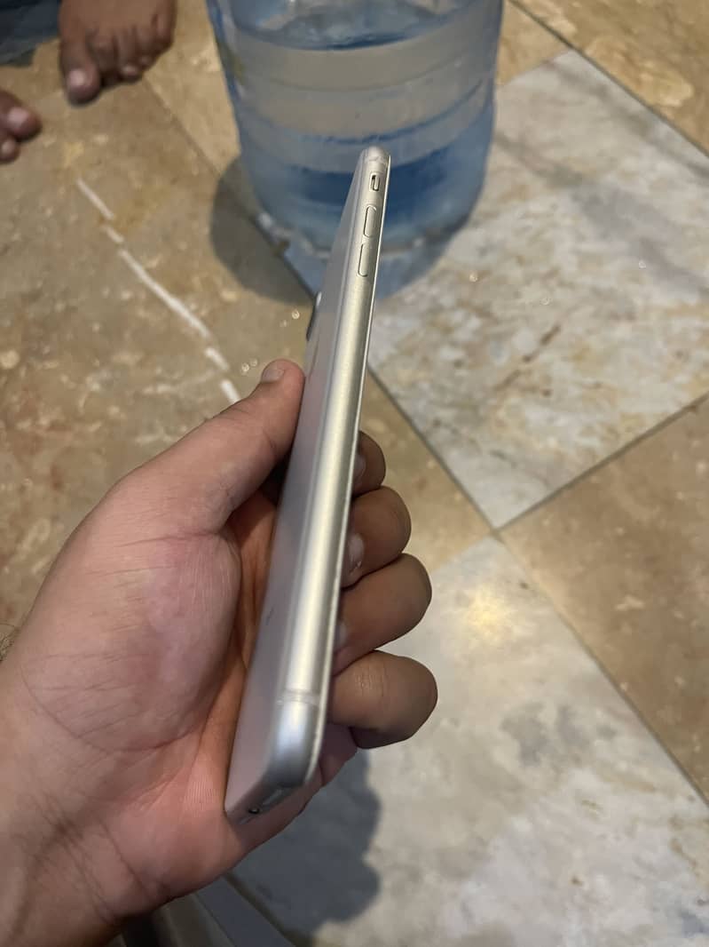Apple iPhone 8 Plus 3