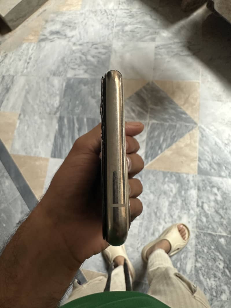 Apple iPhone 11 Pro 2