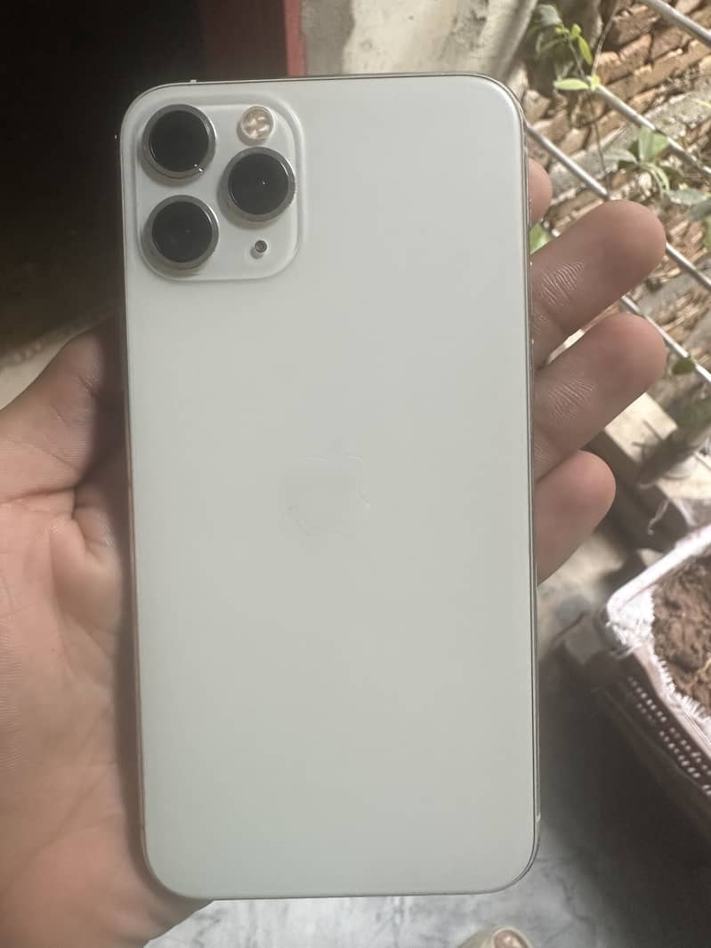Apple iPhone 11 Pro 4