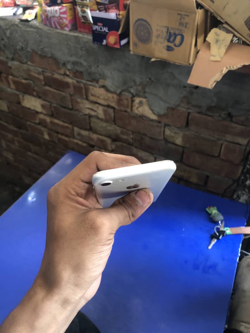 Apple iPhone 7 3