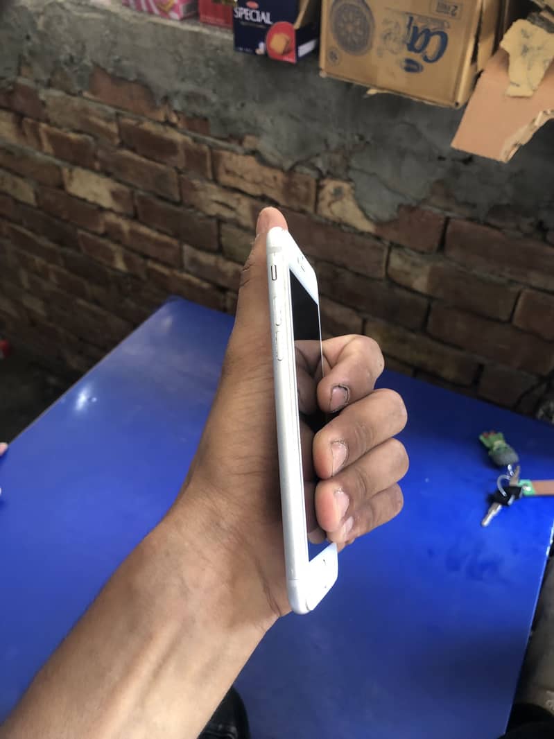 Apple iPhone 7 4