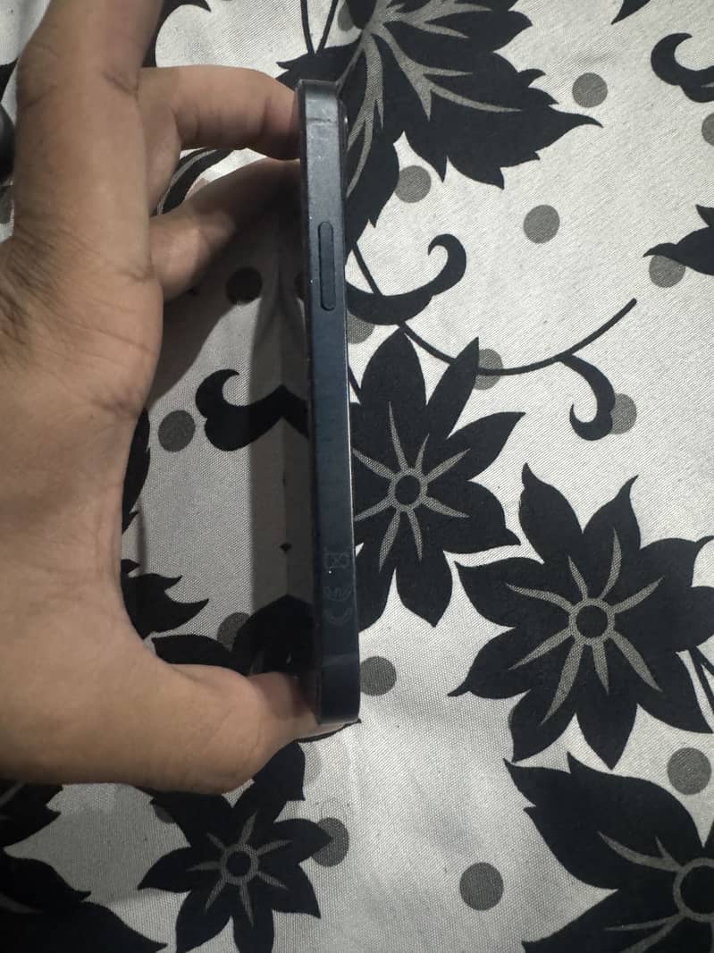 Apple iPhone 13 mini 2