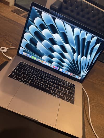 Macbook pro 2019 touchbar 15 inch