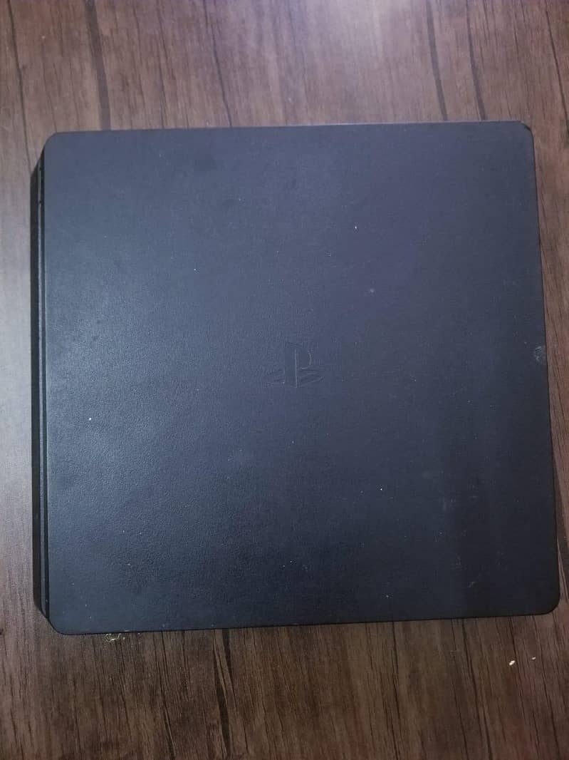 PS4 Slim 1