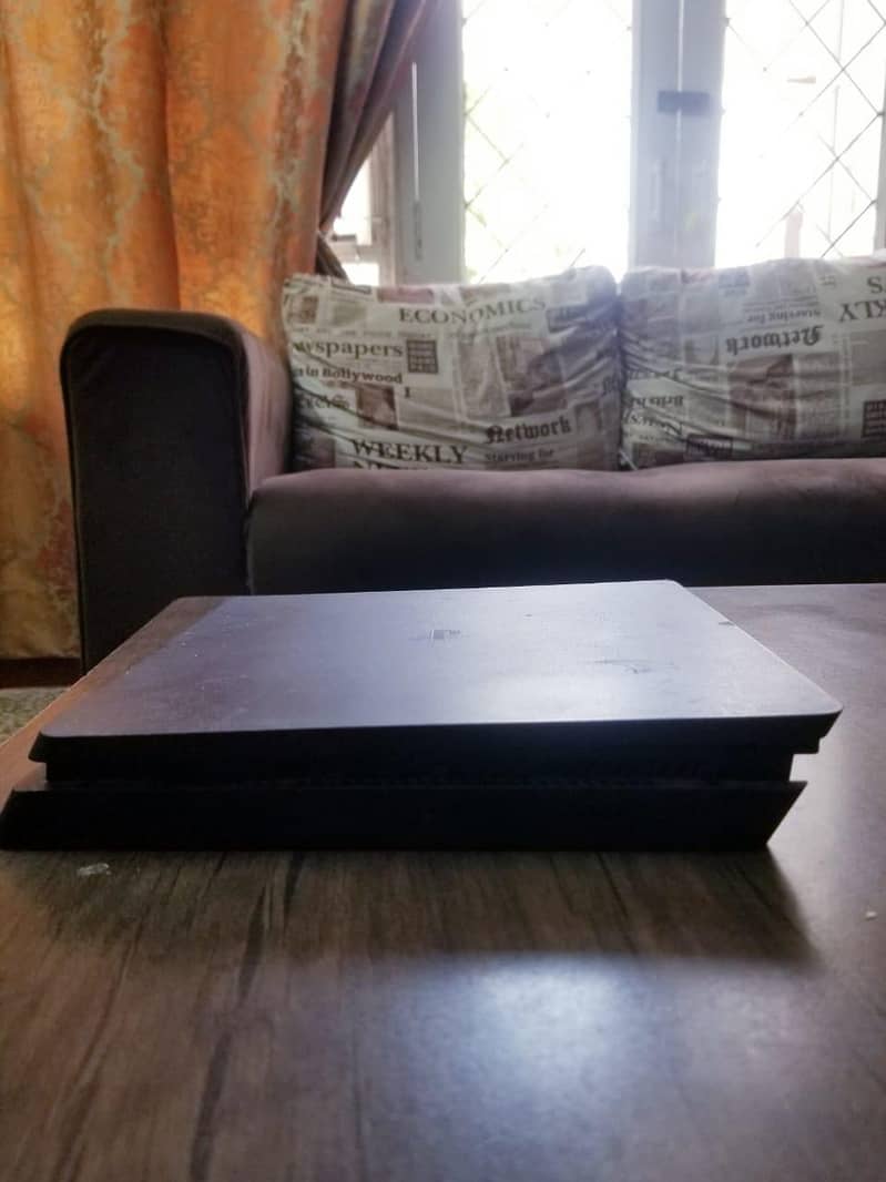 PS4 Slim 2