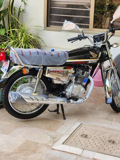 Honda CG 125 S Special Edition Self 5 Gear Top of the Line Zero Meter