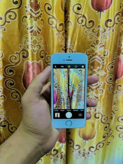Apple iPhone SE