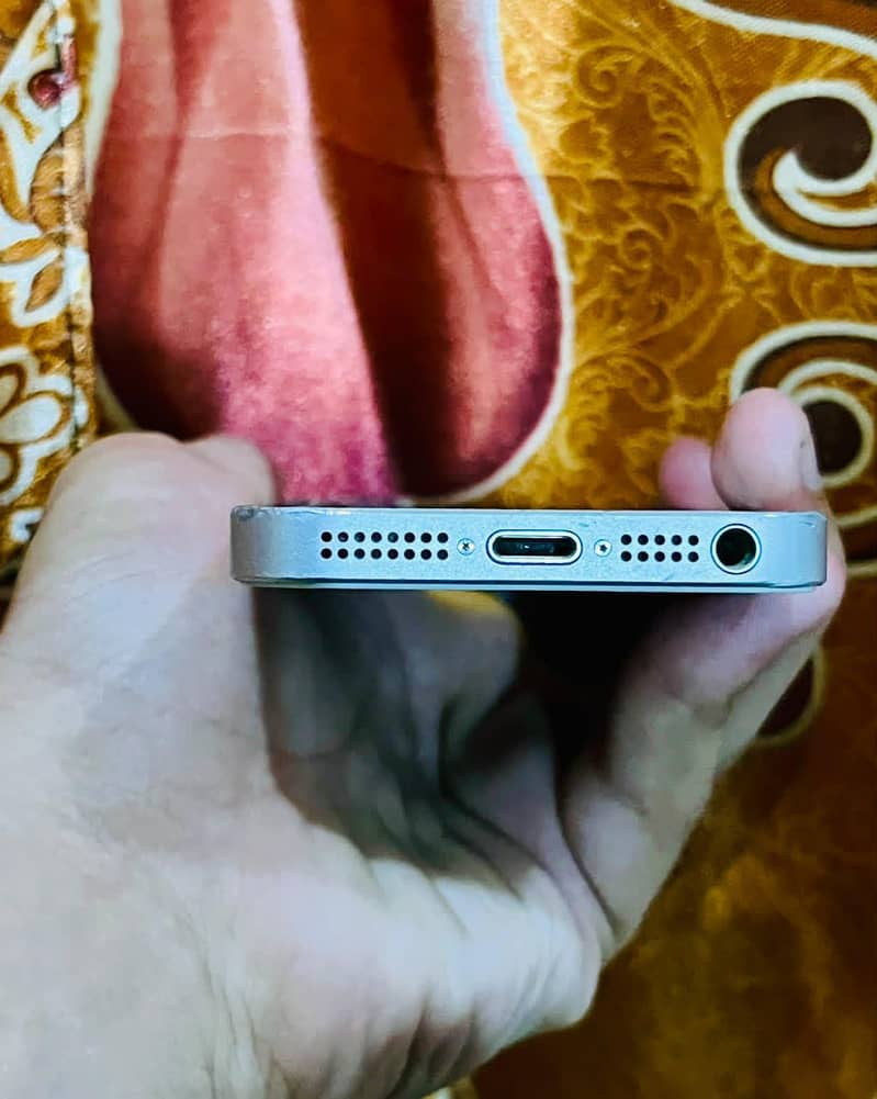 Apple iPhone SE 12