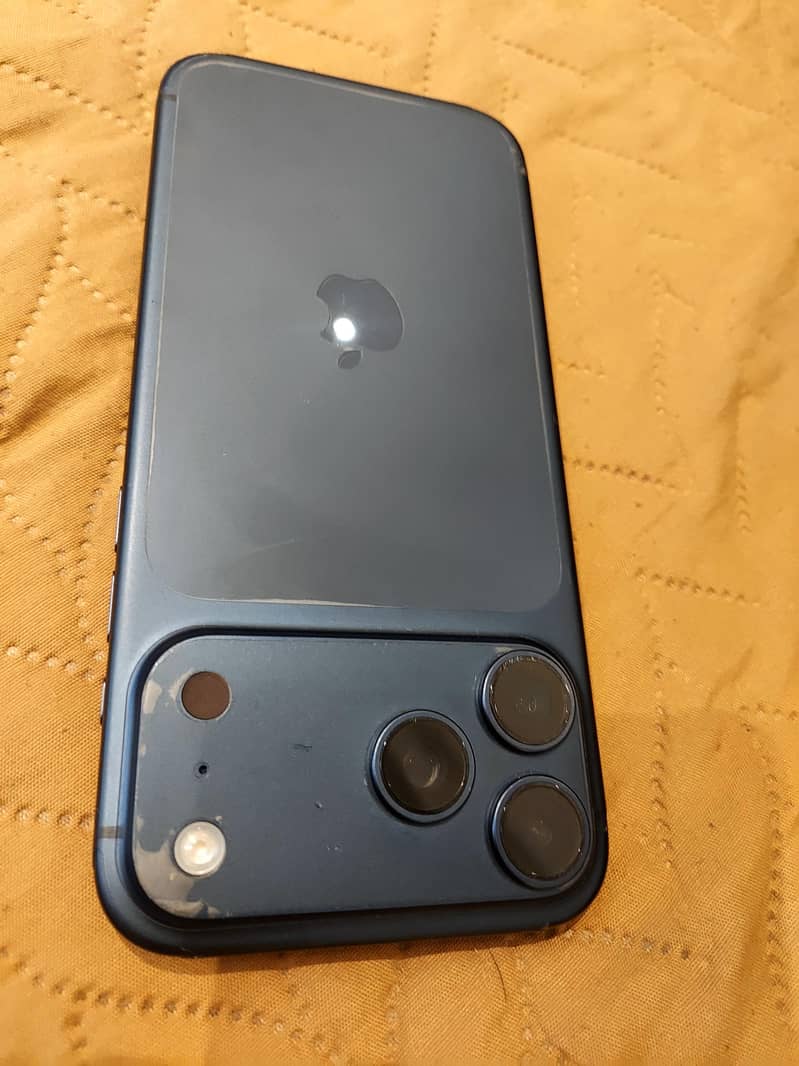 Apple iPhone 17 Pro Max 2