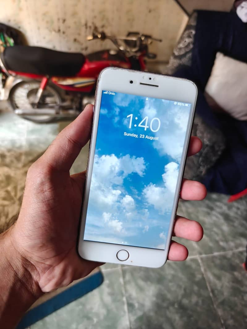 Apple iPhone 7 Plus 1