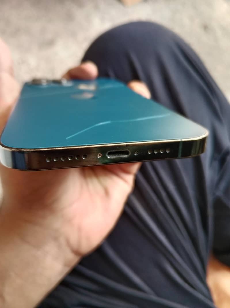 Apple iPhone 12 Pro Max 4